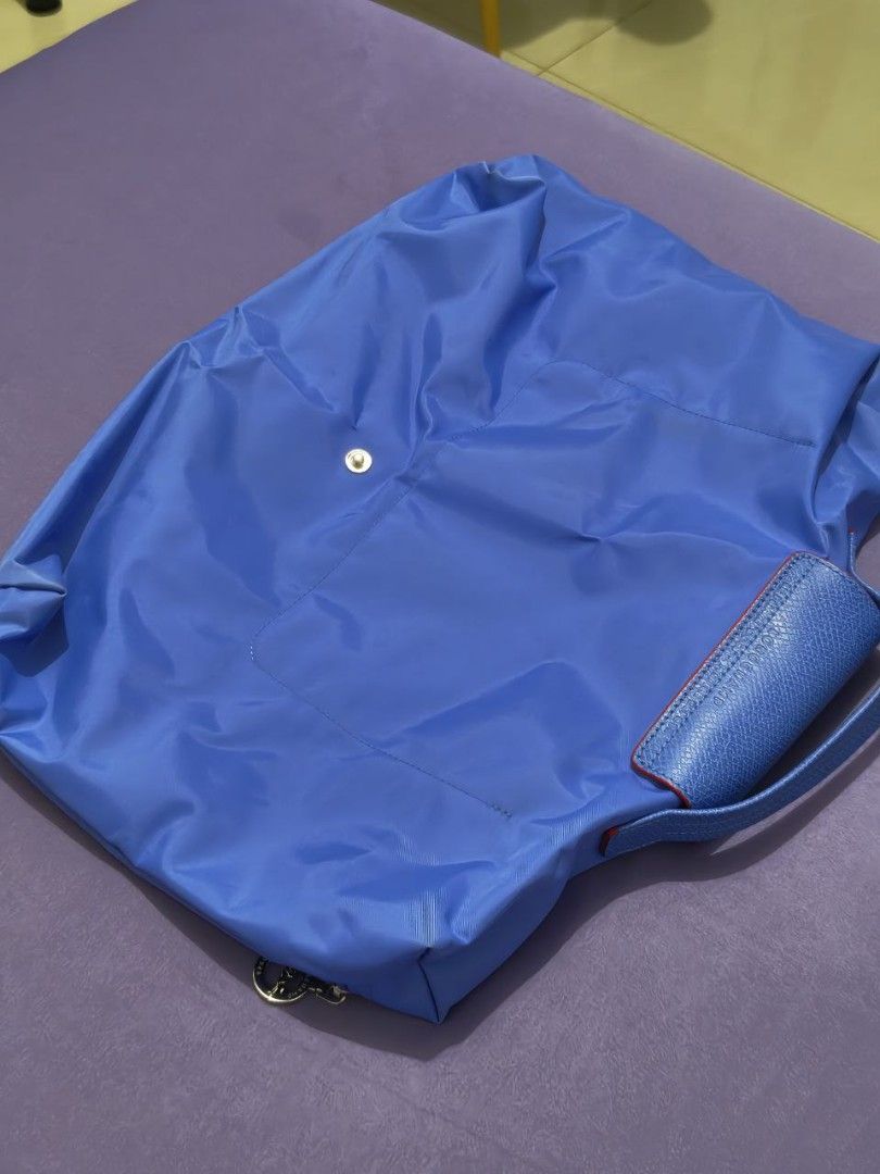 Authentic Longchamp Le Pliage Document Bag (Category: Luxury Bags & Wallets) located in Makati City. Submitted by yenpreloveditems (Listing ID 1377865122, Image 2). Description: Longchamp Le Pliage Document Bag 📍 Bought in Japan, received as a gift 👜 Used only twice – excellent condition, looks brand new 💰 Selling for ₱5,000 (slightly negotiable) Classic and practical, this authentic Longchamp Le Pliage document bag is perfect for work, school