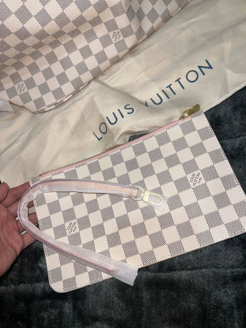 LOUIS VUITTON (Category: Luxury Bags & Wallets) located in Caloocan City. Submitted by akeishazach (Listing ID 1377942410, Image 2). Description: Neverfull azur With dust bag Can stand alone (yun talag dapat) With pouch inside Top notch quality.