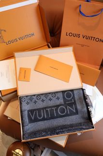 (Category: ) located in . Submitted by fashion.shoppp (Listing ID 1377849384, Image 1). Description: .