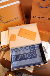 (Category: ) located in . Submitted by fashion.shoppp (Listing ID 1377849705, Image 1). Description: .