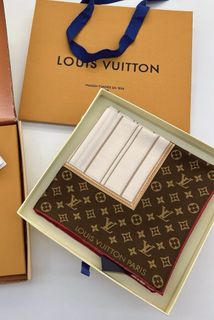 (Category: ) located in . Submitted by fashion.shoppp (Listing ID 1377862531, Image 1). Description: .