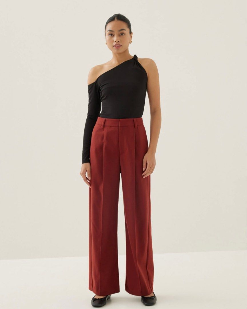 Love Bonito Isbel Asymmetric Top (Category: Others Tops) located in Quezon City. Submitted by declutterwjjj (Listing ID 1377818776, Image 1). Description: Love Bonito asymmetric one shoulder top for only 420! Size xs size chart attached in photos. Washed but never used, sleeves are short on me would be best on shorter/petite ladies!.