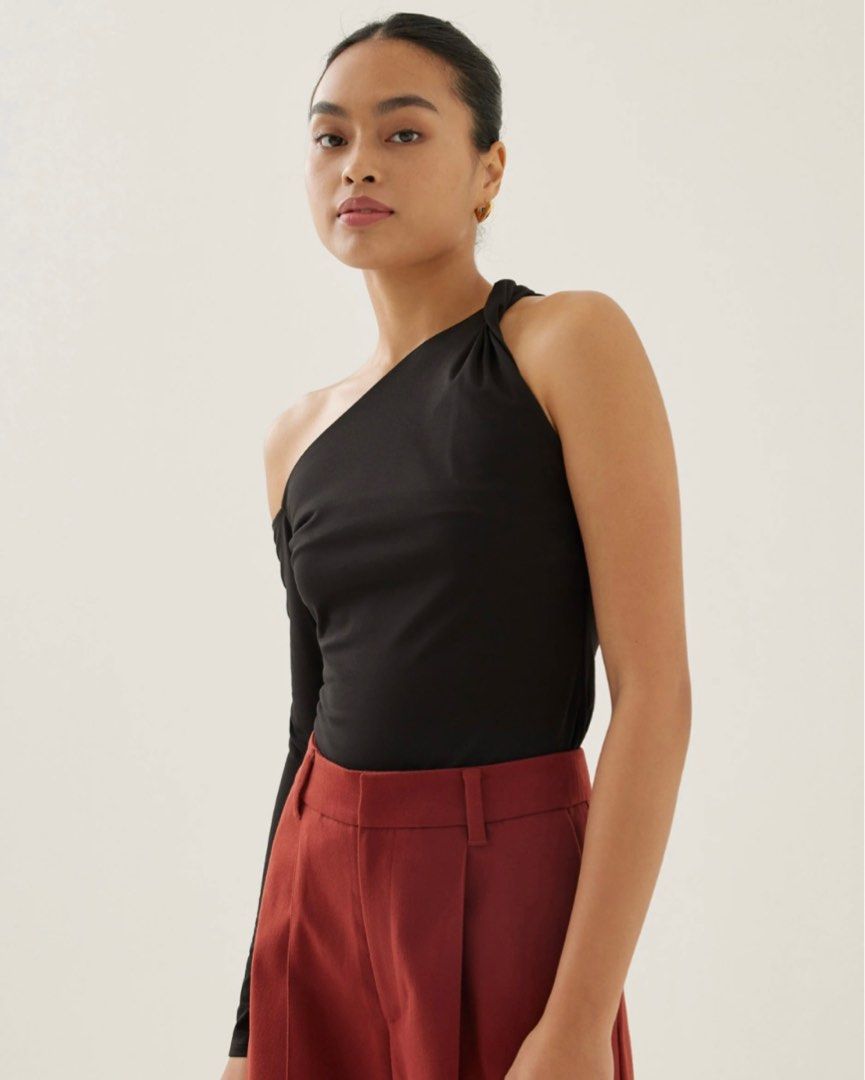 Love Bonito Isbel Asymmetric Top (Category: Others Tops) located in Quezon City. Submitted by declutterwjjj (Listing ID 1377818776, Image 2). Description: Love Bonito asymmetric one shoulder top for only 420! Size xs size chart attached in photos. Washed but never used, sleeves are short on me would be best on shorter/petite ladies!.