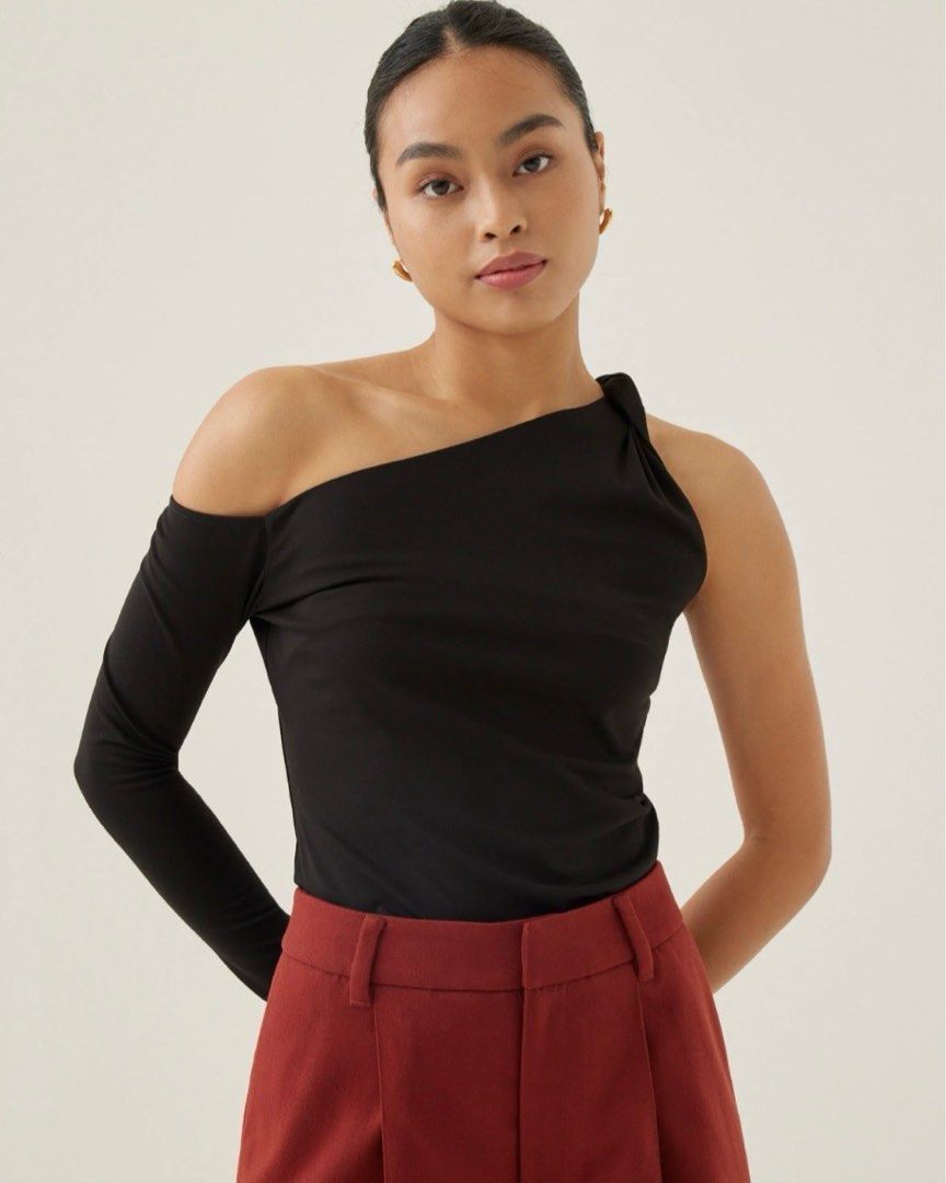 Love Bonito Isbel Asymmetric Top (Category: Others Tops) located in Quezon City. Submitted by declutterwjjj (Listing ID 1377818776, Image 3). Description: Love Bonito asymmetric one shoulder top for only 420! Size xs size chart attached in photos. Washed but never used, sleeves are short on me would be best on shorter/petite ladies!.