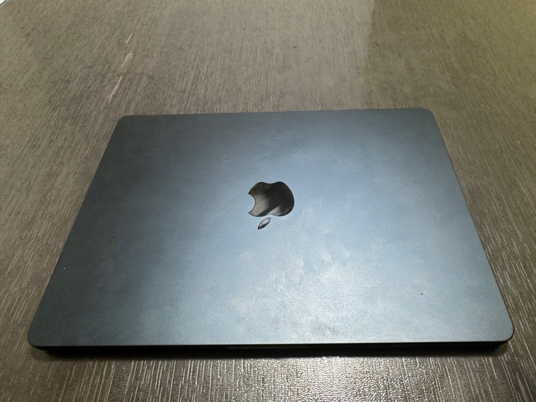 MacBook Air M2 13inch 8+256 GB (Category: Laptops & Notebooks) located in Singapore. Submitted by liujingsg31602 (Listing ID 1377814709, Image 2). Description: Lightly used MacBook Air M2 (256GB) for sale. Fully functional with no issues. Only minor signs of normal use, Battery health is 100%，overall in great condition. Selling because I don’t use it often..