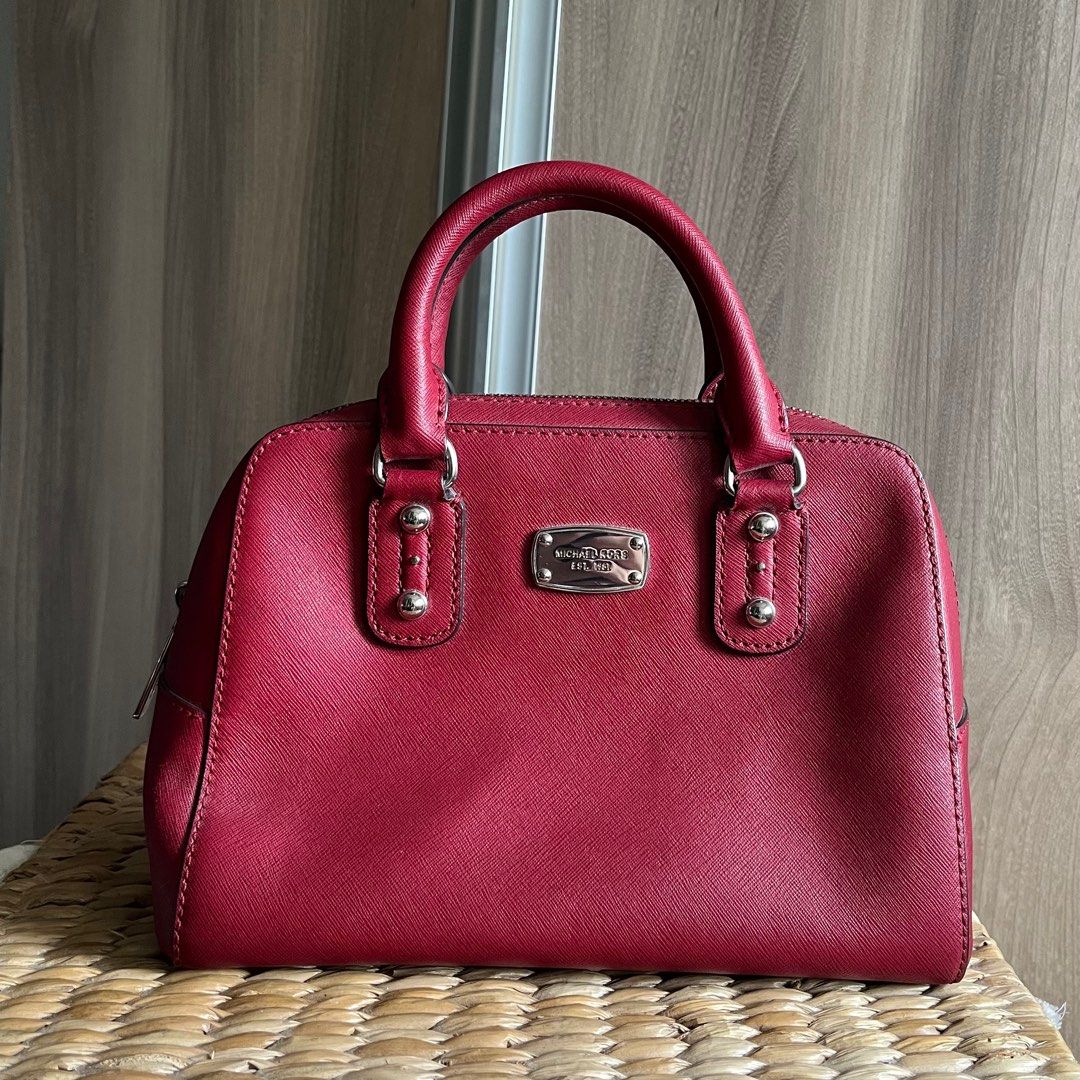Michael Kors Handbag (w long strap) (Category: Luxury Bags & Wallets) located in Makati City. Submitted by 4635archives (Listing ID 1377813893, Image 2). Description: Michael Kors Red / Burgundy Handbag Comes with a long detachable strap Lightly used but please manage your expectations as this was stored for quite some time.