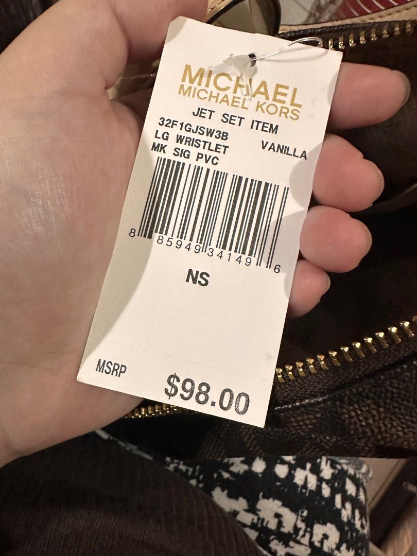 Michael Kors Monogram with Medallion (Category: Luxury Bags & Wallets) located in Cainta. Submitted by wjokm (Listing ID 1377774770, Image 2). Description: Product name: Michael Kors Monogram with Medallion Conditon: Good as new Brand: Michael Kors Bag width: 12 in Bag height: 8 in Pattern: Monogram Color: Dark Brown Style: Handbag Material: Leather Orig. Price: $98 / P5,500 SRP: P3,000 (nego).