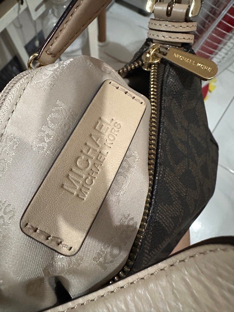 Michael Kors Monogram with Medallion (Category: Luxury Bags & Wallets) located in Cainta. Submitted by wjokm (Listing ID 1377774770, Image 3). Description: Product name: Michael Kors Monogram with Medallion Conditon: Good as new Brand: Michael Kors Bag width: 12 in Bag height: 8 in Pattern: Monogram Color: Dark Brown Style: Handbag Material: Leather Orig. Price: $98 / P5,500 SRP: P3,000 (nego).