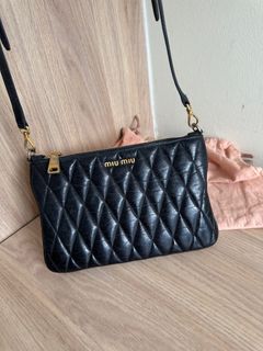 (Category: ) located in . Submitted by summers_closet (Listing ID 1377812419, Image 1). Description: .