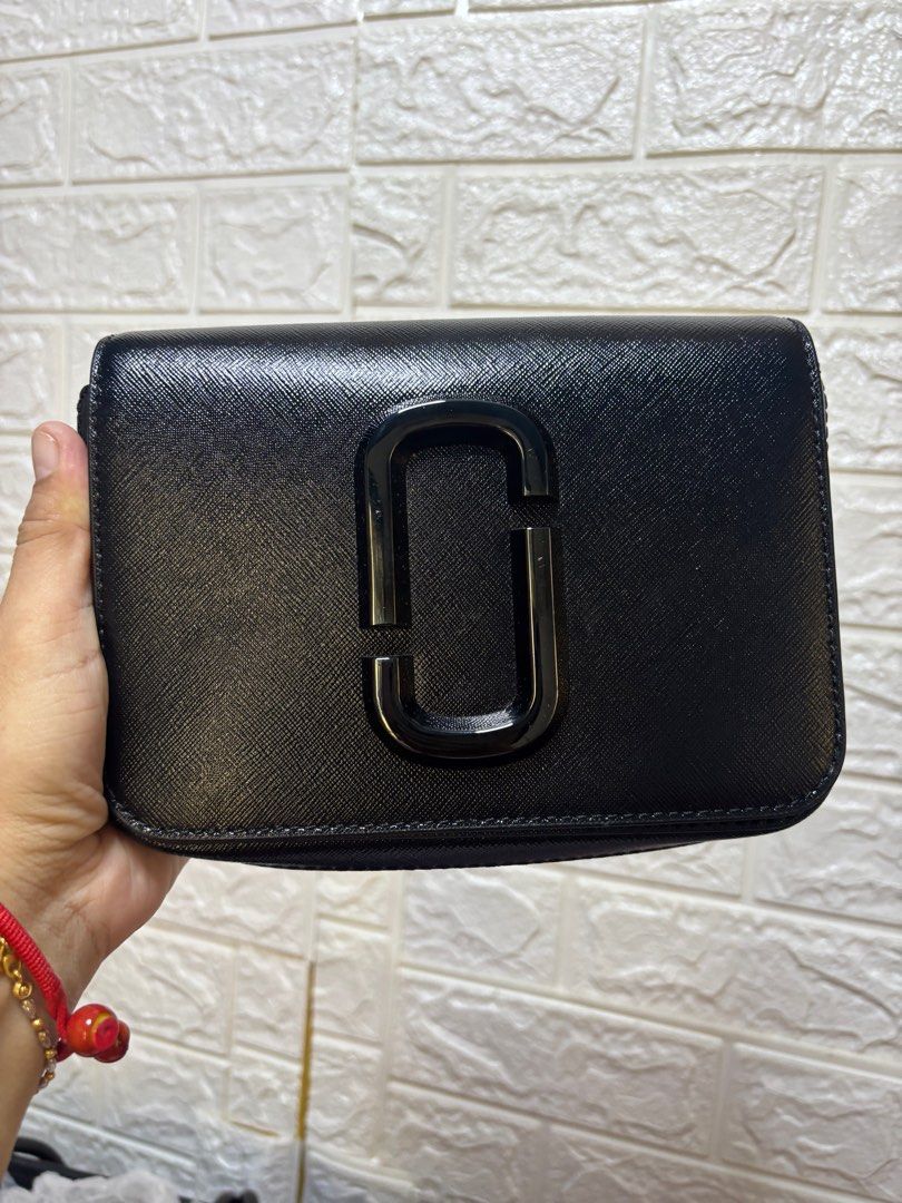 MJ The Hip Shot (Category: Luxury Bags & Wallets) located in Meycauayan. Submitted by maxsshopzter (Listing ID 1377758996, Image 2). Description: .