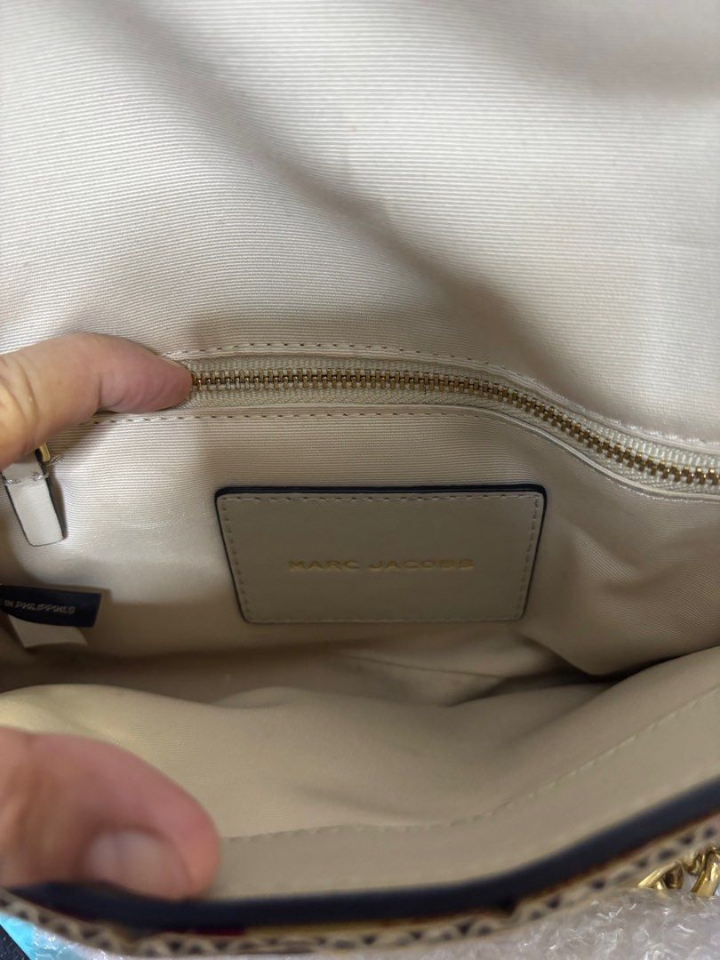 MJ The J Marc Shoulder Bag (Category: Luxury Bags & Wallets) located in Meycauayan. Submitted by maxsshopzter (Listing ID 1377759225, Image 3). Description: .