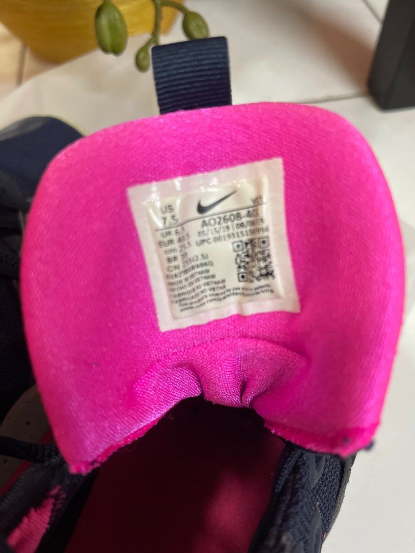 Nike (Category: Announcements) located in Kuala Lumpur. Submitted by myprelobecollection (Listing ID 1377779552, Image 2). Description: Kasut nike size 6.5u Condition 8/10 Tapak msih kukuh pm utk detail.