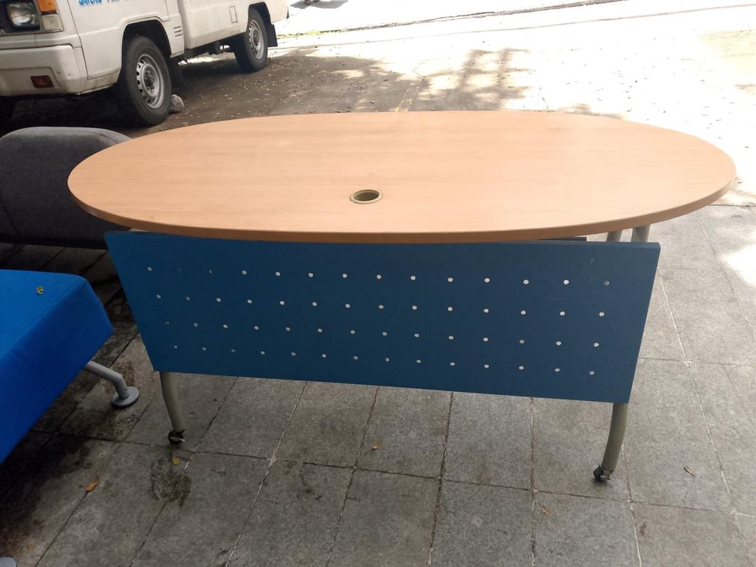 OFFICE TABLE CIRCLE (Category: Office Furniture & Fixtures) located in San Pedro. Submitted by cgi.saversplustrading (Listing ID 1377759577, Image 2). Description: OFFICE TABLE CIRCLE loc: San pedro laguna call/text: 09198736170.