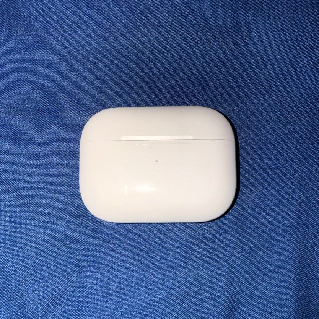Original Airpods Pro 1 (Category: Earphones) located in Manila. Submitted by bestudios (Listing ID 1377877327, Image 2). Description: Selling my personal Airpods Pro 1 with Active Noise Cancellation Minor scratches as seen in photos but only inside the case. No other issues on the airpod and case. Still in good quality condition.