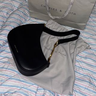 (Category: ) located in . Submitted by qishe (Listing ID 1377815477, Image 1). Description: .