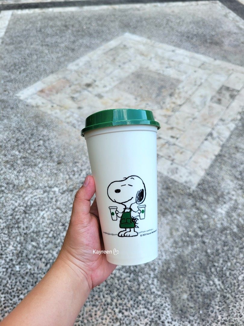 PEANUT + STARBUCKS 16.5 fl oz White Reusable Cup (Category: Water Bottles & Tumblers) located in Quezon City. Submitted by Kayreen (Listing ID 1371107052, Image 1). Description: - From March 2025 Peanut + Starbucks Collecrion. - Adorable reusable cup featuring Joe Kind Snoopy as a barista. - 473ml Grande size. - box and paperbag included. - Actual picture of cup posted 📌 - Manufacturer's Pull Out. Expect minimal flaws..