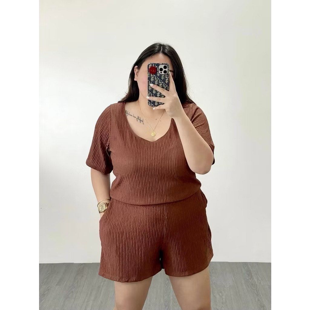 Plus size terno (Category: Sets or Coordinates) located in Manila. Submitted by janinehadi35998 (Listing ID 1377918007, Image 2). Description: Plus size terno fit upto 4XL (stretchy) Mocha color available & black color.