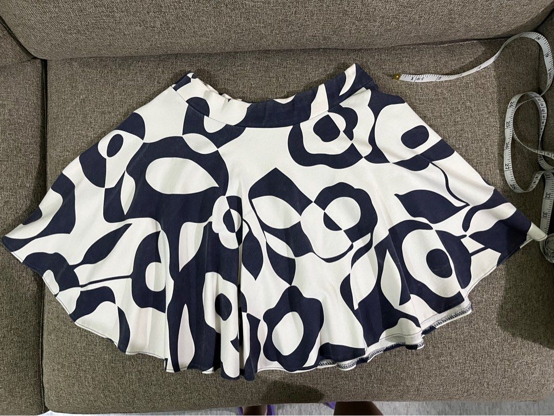 Printed skirt (Category: Skirts) located in Manila. Submitted by decluttify (Listing ID 1377898438, Image 1). Description: Printed skirt blue and white Perfect for any occasion Casual date, fits any outfit Fashion street wear #Palugi #sale #Affordable.