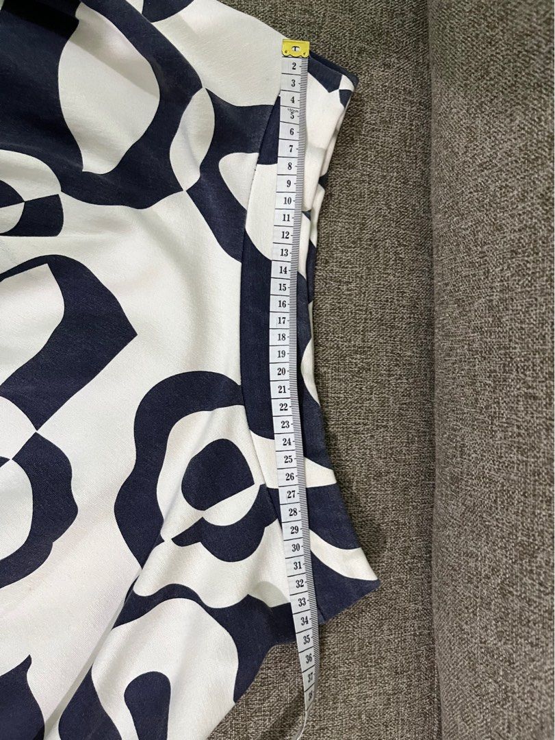 Printed skirt (Category: Skirts) located in Manila. Submitted by decluttify (Listing ID 1377898438, Image 3). Description: Printed skirt blue and white Perfect for any occasion Casual date, fits any outfit Fashion street wear #Palugi #sale #Affordable.