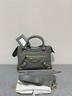 (Kategori: ) berada di . Dikirim oleh brandedboutiquez (ID iklan 1377779679, Gambar 1). Deskripsi: .