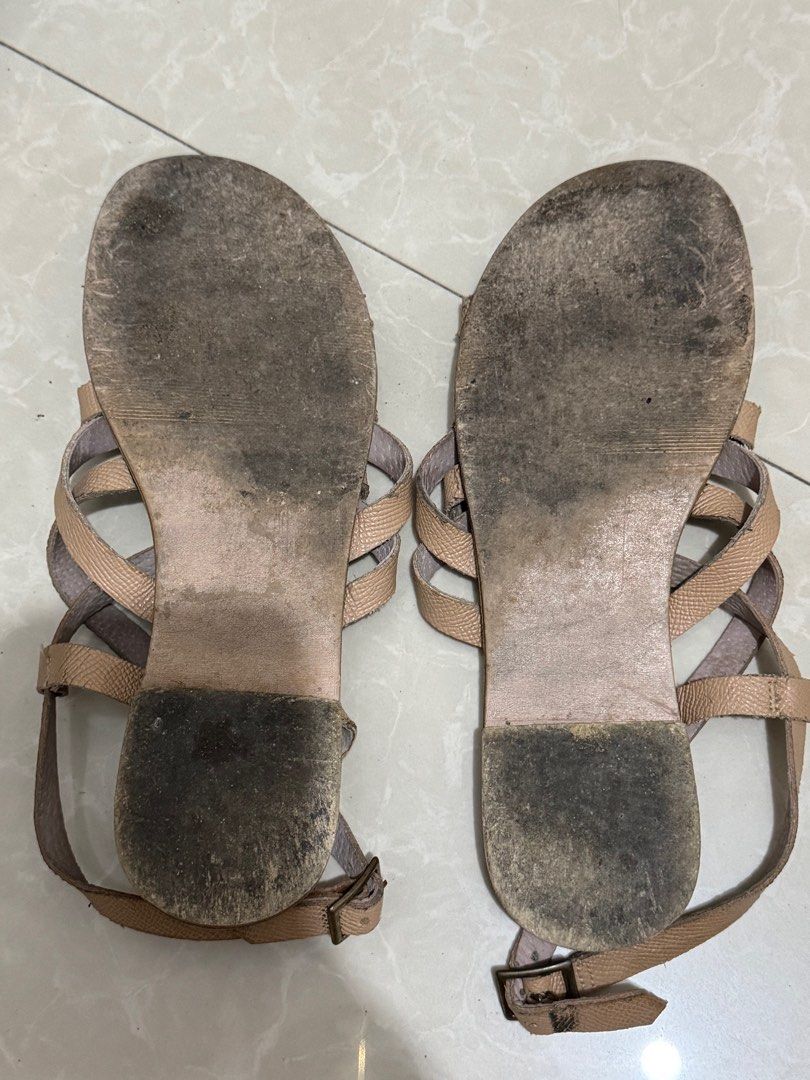 Renegade Folk Sandals (Category: Flats & Sandals) located in Quezon City. Submitted by teleute (Listing ID 1377901010, Image 2). Description: Well-used renegade folk sandals in size 7 RFS: Decluttering + tita feet & legs na away na sa flat sandals.