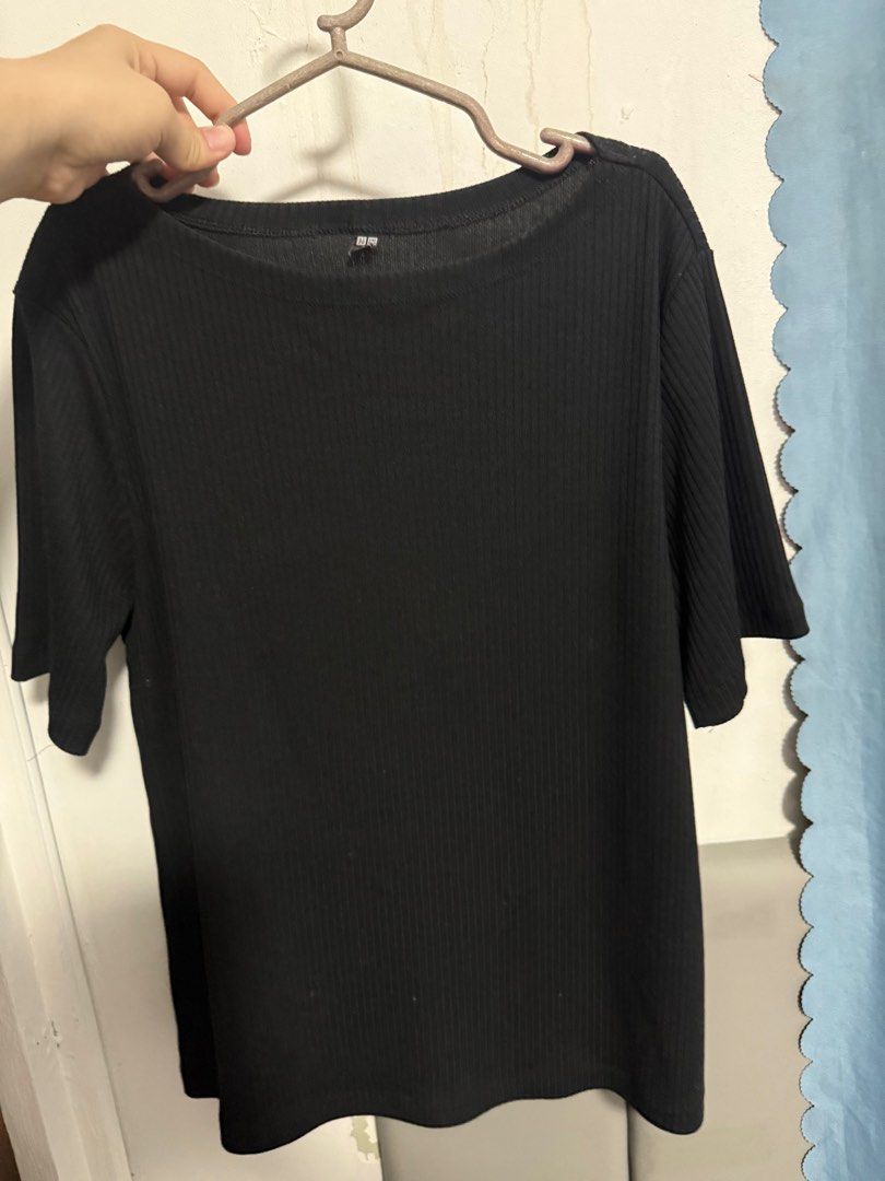 Ribbed Crew Neck Half Sleeve (Uniqlo) (Category: Shirts) located in Quezon City. Submitted by chi_declutters (Listing ID 1377897939, Image 2). Description: Size: XL Colors: Black and White 180 for 1pc 320 for 2pcs.