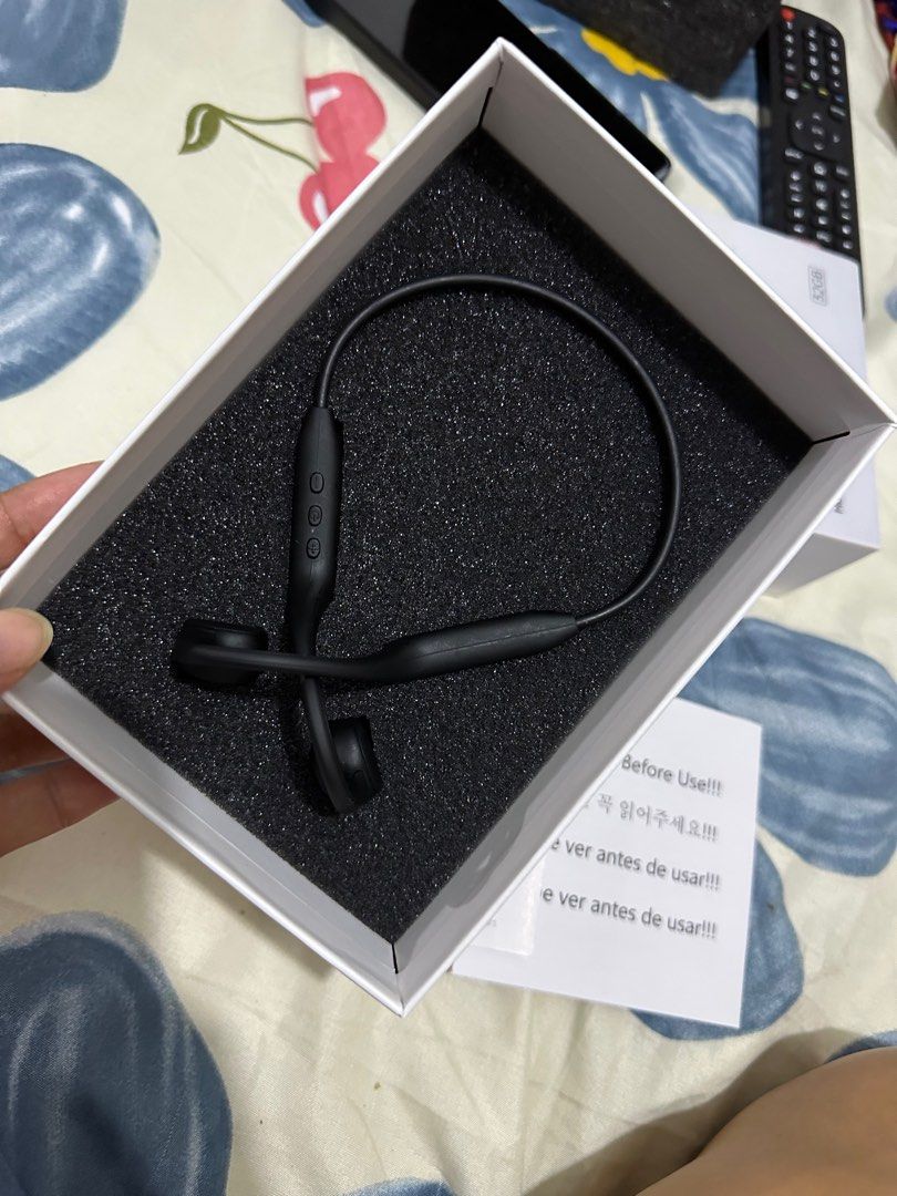 S10 Bone Conduction (Category: Headphones & Headsets) located in Imus. Submitted by raqylight (Listing ID 1377820910, Image 2). Description: Loc Imus.