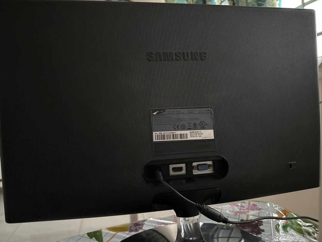 Samsung S22B350T - LED monitor - 21.5" (Category: Monitor Screens) located in Singapore. Submitted by mega0884 (Listing ID 1377850573, Image 3). Description: Product Description: Samsung - LED monitor Device Type : LED-backlit LCD monitor - 21.5” Input Connectors: HDMI, VGA. Colour Support : 16.7 million colours. Native Resolution :1920 × 1080 at 60 Hz. Aspect Ratio: Widescreen - 16:9. Dimensions (WxD×H): 51 cm × 19.5 cm x 39.8 cm - with stand. W