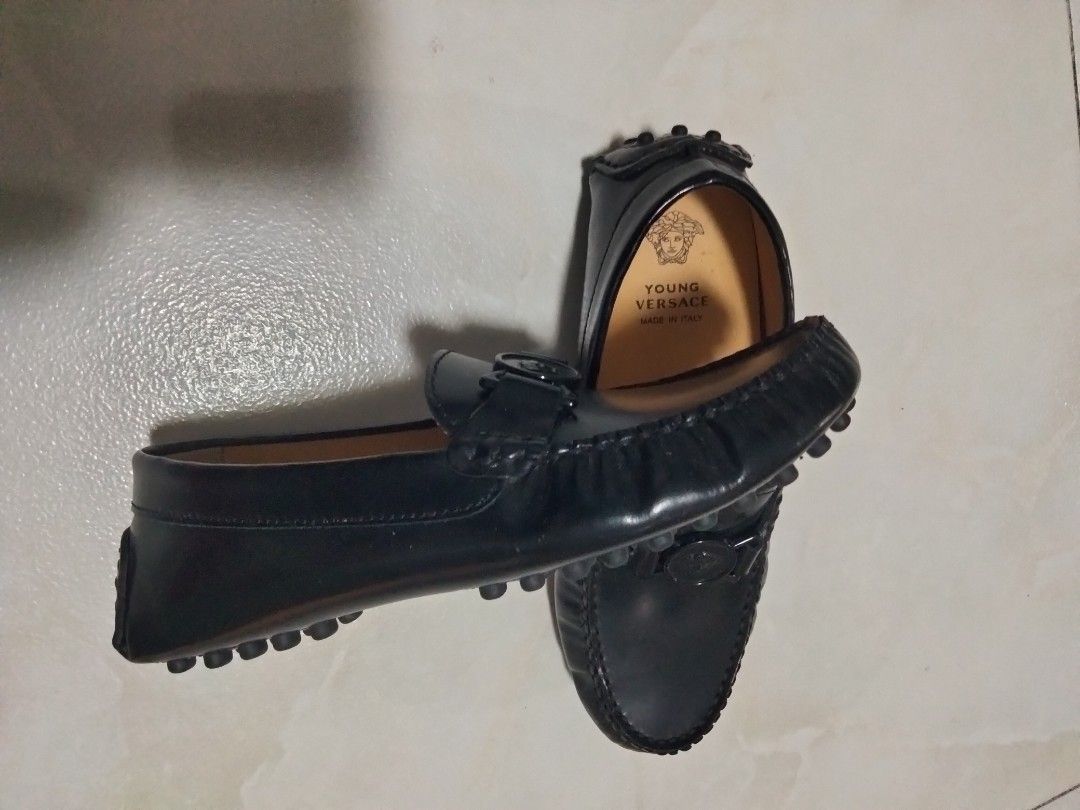 Shoes (Category: Babies & Kids Fashion) located in Singapore. Submitted by rocsangonz1982 (Listing ID 1377913253, Image 1). Description: .