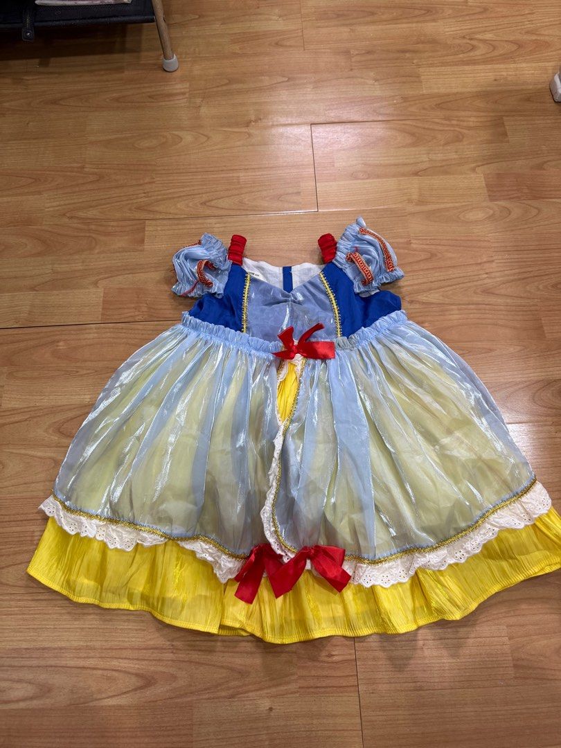 Snow white costume (Category: Babies & Kids Fashion) located in Manila. Submitted by randomstuff.mnl (Listing ID 1377789807, Image 1). Description: Waistline: up to 24 in Length: 22 in.
