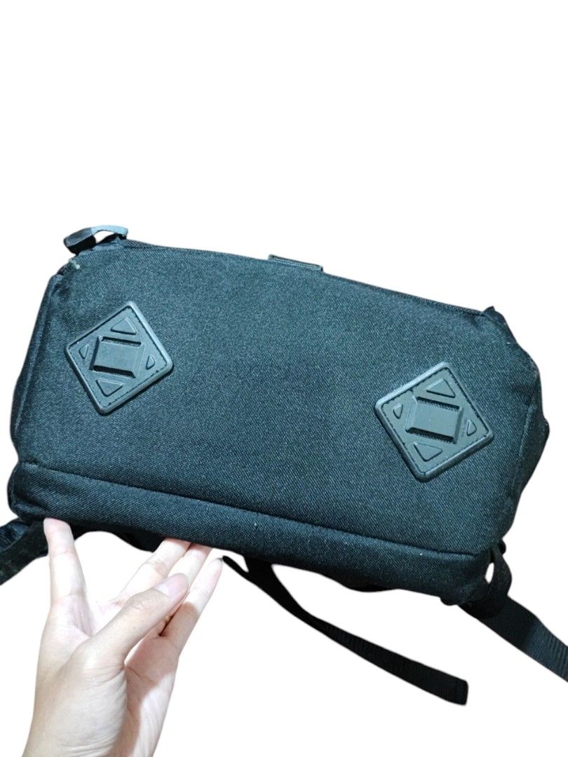 Tamrac adventure 9 backpack (Category: Camera Bags & Carriers) located in Baguio. Submitted by ozara.06 (Listing ID 1377891113, Image 2). Description: Tamrac Adventure 9 Photo/Computer Backpack (Red/Black Colour) Like new pa sya 9k pa brandnew nya Selling for only 2k.