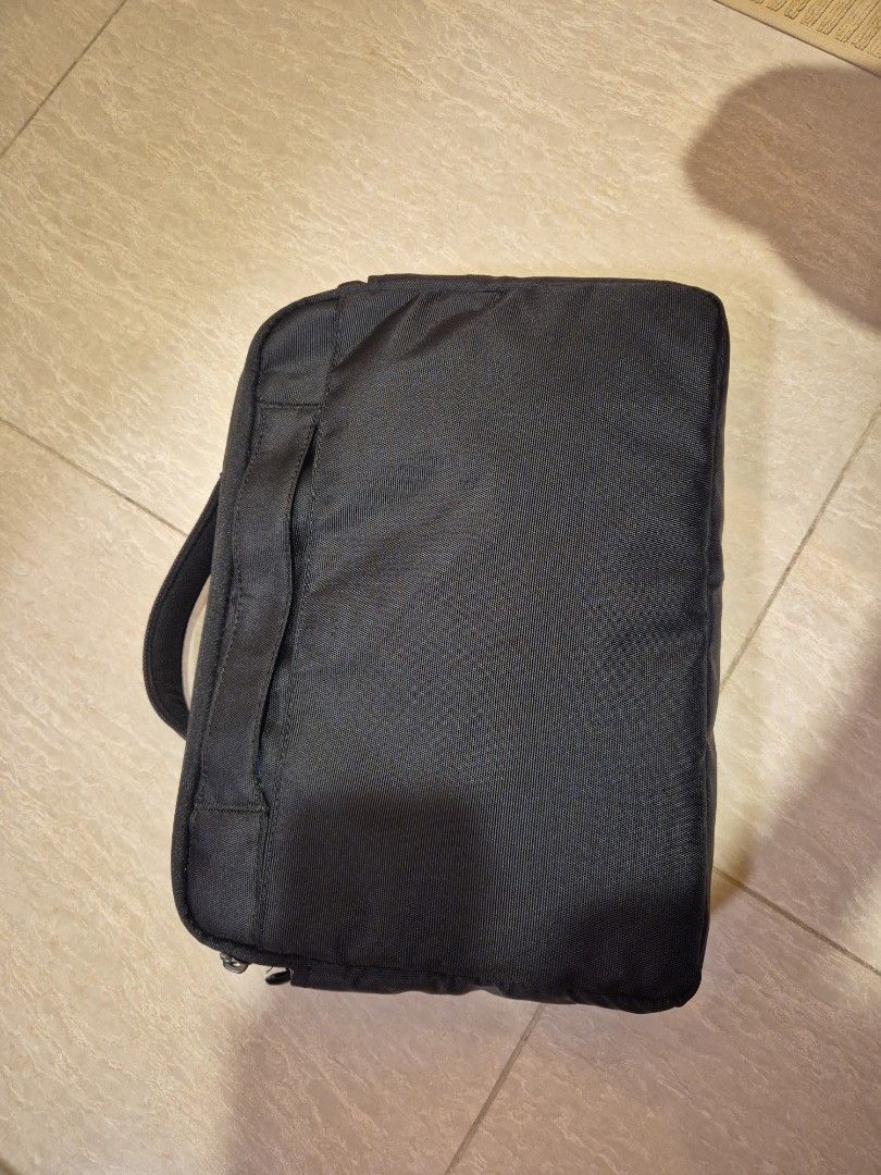 Thule Laptop Bag - Black (Category: Laptop Bags & Sleeves) located in Singapore. Submitted by kennethzz (Listing ID 1377841049, Image 2). Description: - Thule laptop bag in excellent condition - Stylish black design - Comfortable handle - Includes original tags - Perfect for laptop and essentials - Great for everyday use or travel.