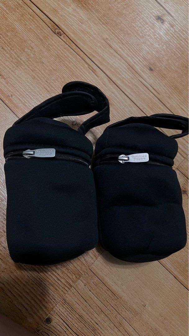 Tommee Tippee Insulated Bottle Bags (Category: Baby Toiletries & Grooming) located in Cabuyao City. Submitted by mamamara19 (Listing ID 1377865916, Image 1). Description: Get both for 300php only [Non Nego].