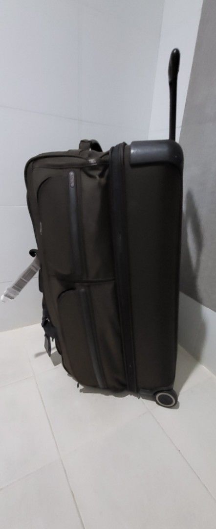 Tumi luggage bag (Category: Luggage) located in Muntinlupa City. Submitted by nvdluxurygoods (Listing ID 1377873303, Image 3). Description: Tumi luggage bag Can contain 20kg baggage lightweight almost 5kls Normal signs of use. Scratches.
