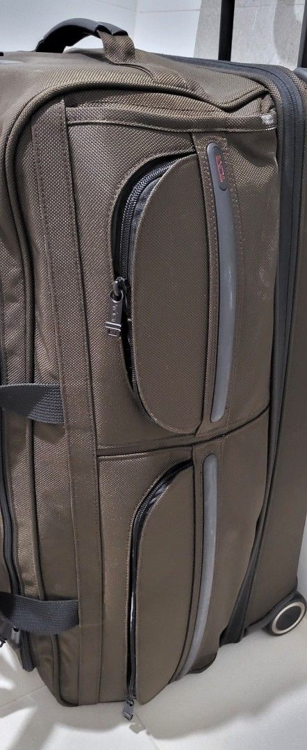Tumi luggage bag (Category: Luggage) located in Muntinlupa City. Submitted by nvdluxurygoods (Listing ID 1377873303, Image 2). Description: Tumi luggage bag Can contain 20kg baggage lightweight almost 5kls Normal signs of use. Scratches.