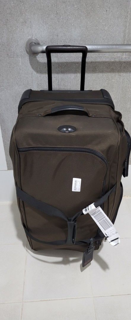Tumi luggage bag (Category: Luggage) located in Muntinlupa City. Submitted by nvdluxurygoods (Listing ID 1377873303, Image 1). Description: Tumi luggage bag Can contain 20kg baggage lightweight almost 5kls Normal signs of use. Scratches.