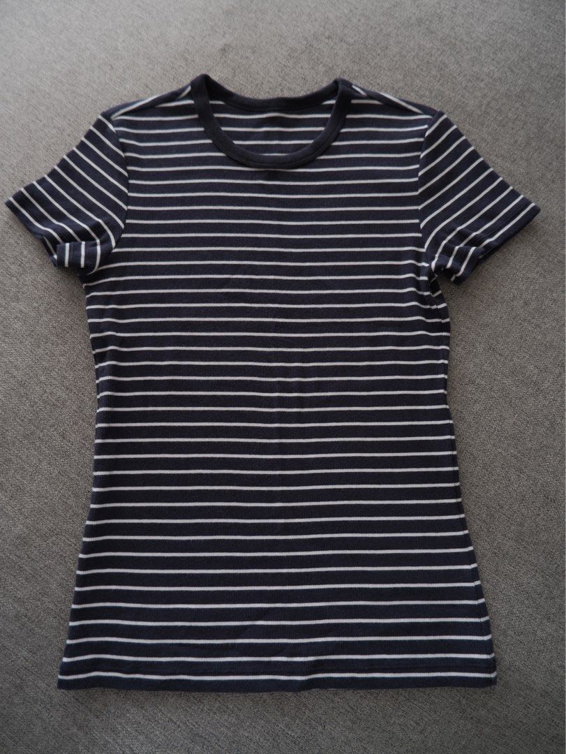 Uniqlo Stripped Shirt (Category: Shirts) located in Manila. Submitted by elis_13 (Listing ID 1377848189, Image 1). Description: Uniqlo Stripped Shirt Fits XS-S .