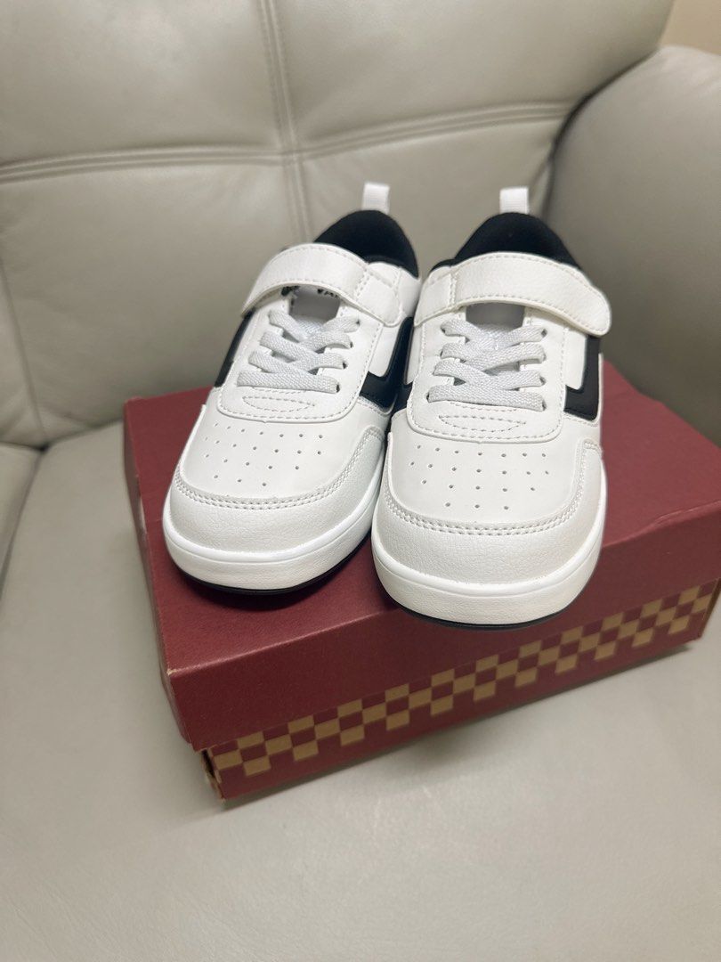 由 chu625 (刊登 ID 1377833696，圖片 2) 提交，位於 桃園市 (Taoyuan) 的 全新VANS童鞋 19cm (類別：嬰兒及兒童流行時尚)，說明：Abc mart購入 買太小。