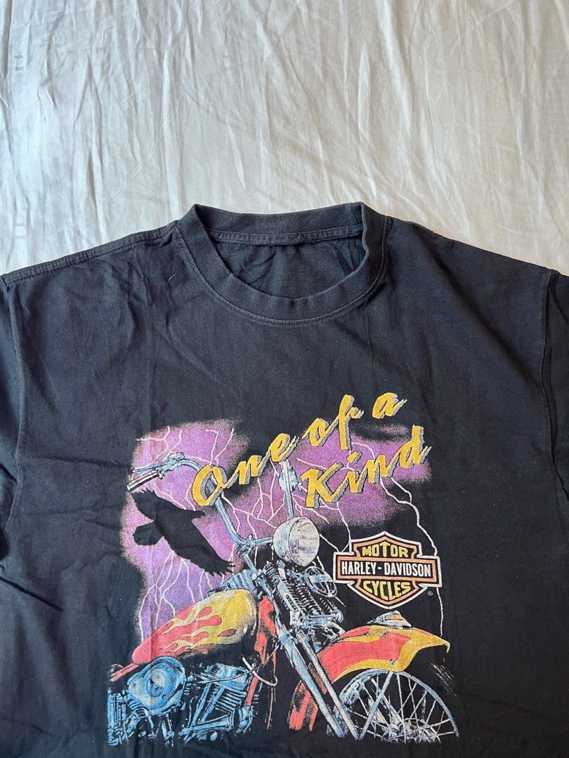 Vintage Graphic Harley Davidson Shirt (Category: Tshirts & Polo Shirts) located in Singapore. Submitted by tinstertin (Listing ID 1377842061, Image 1). Description: No shirt tag, thus lowered price. Black Harley Davidson Shirt with Retro Print. PTP: 21inch Length: 28inch NO NEGO.