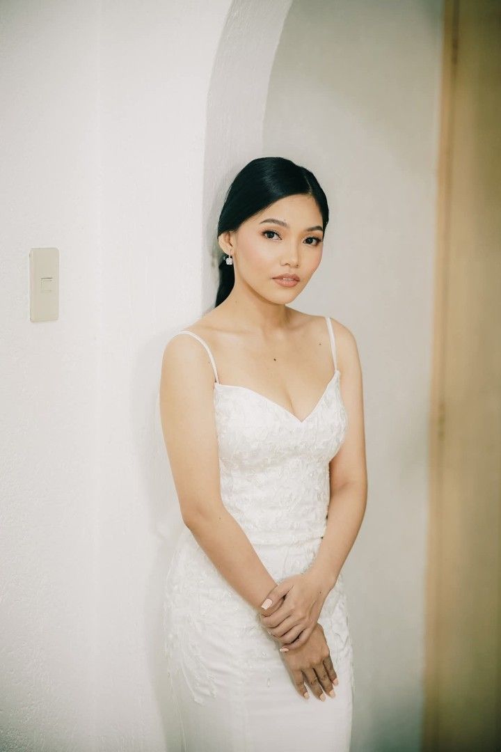 Wedding Gown (Category: Evening dresses & gowns) located in Cavite. Submitted by hellovenice_ (Listing ID 1377893269, Image 2). Description: inclusions: gown veil wedding accessories.
