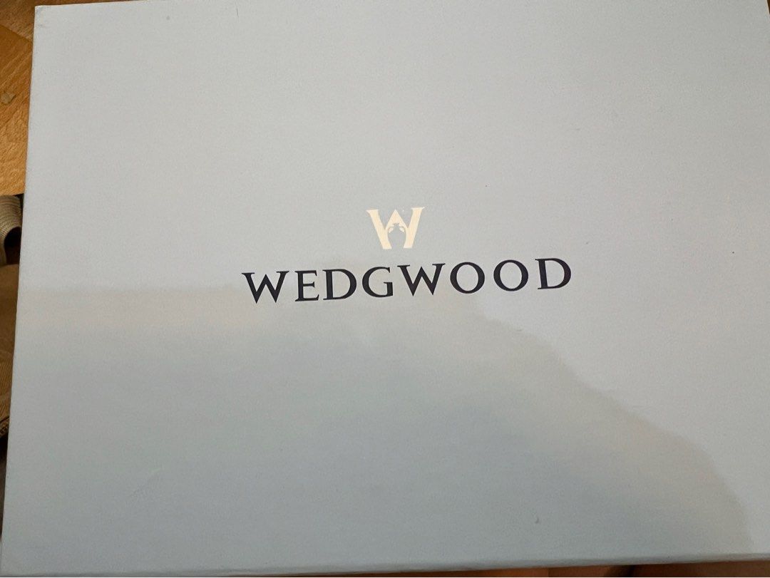 由 anandimom (刊登 ID 1377785305，圖片 2) 提交，位於 台北市 (Taipei) 的 全新Wedgwood 不銹鋼餐具叉子湯匙組 (類別：餐具和餐具)，說明：全新Wedgwood 不銹鋼餐具叉子湯匙組 外盒有斑點。