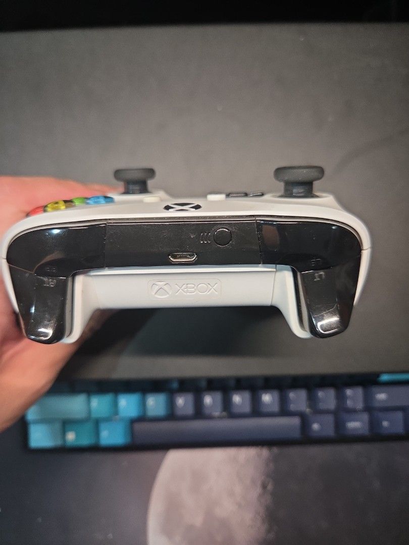 Xbox Controller (Category: Xbox) located in Singapore. Submitted by hm2222 (Listing ID 1377905627, Image 3). Description: no box no cable. just the controller only working 100% fine. RT LT key abit sticky maybe can remove the rubber padding will be fine.