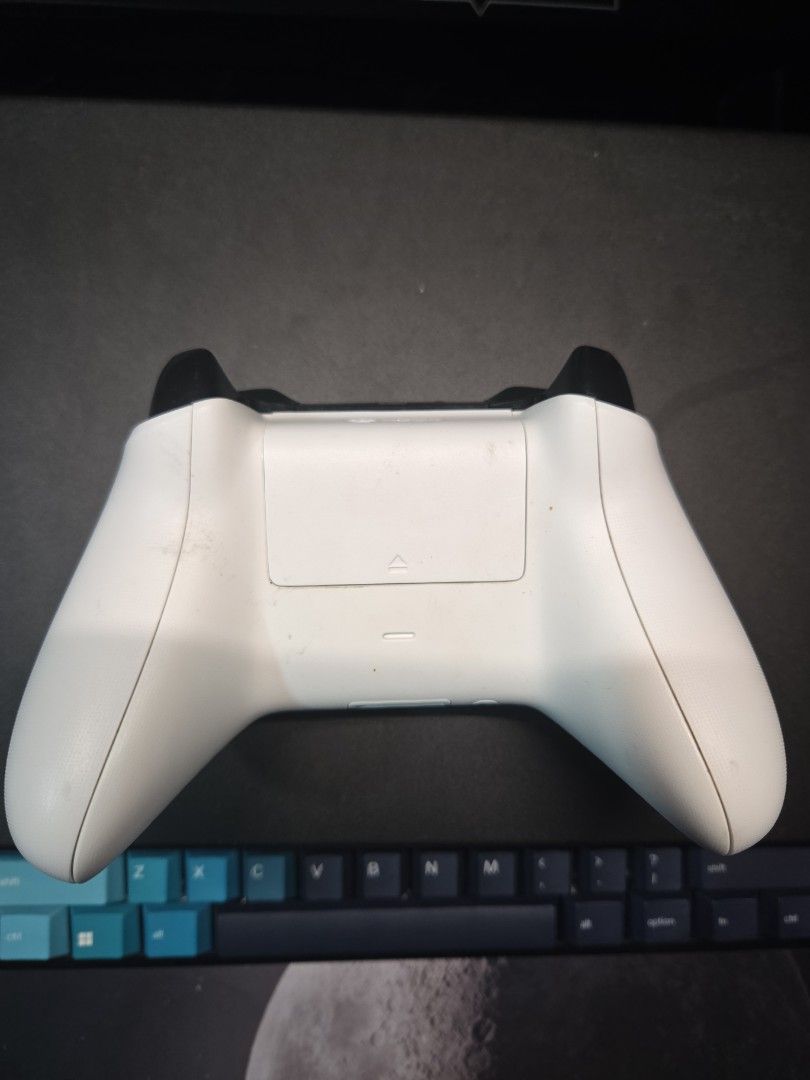 Xbox Controller (Category: Xbox) located in Singapore. Submitted by hm2222 (Listing ID 1377905627, Image 2). Description: no box no cable. just the controller only working 100% fine. RT LT key abit sticky maybe can remove the rubber padding will be fine.