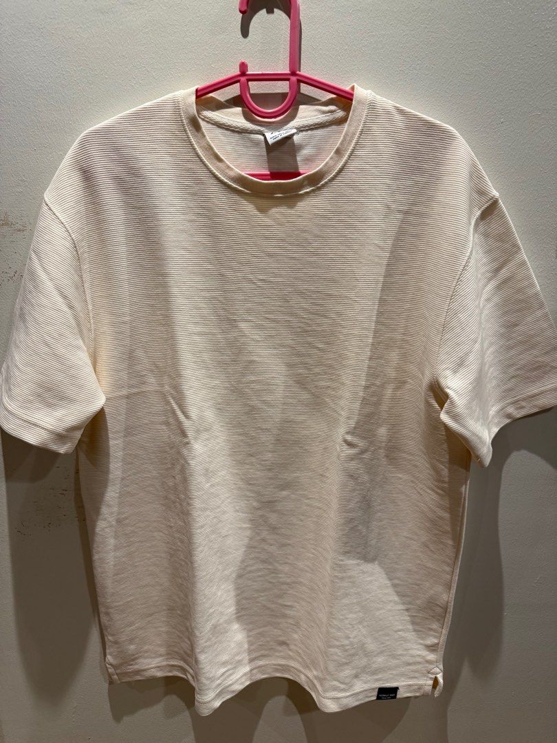Zara Cream Shirt (Category: Tshirts & Polo Shirts ) located in Quezon City. Submitted by pathdz (Listing ID 1377778008, Image 1). Description: Size: Medium Color: Cream.