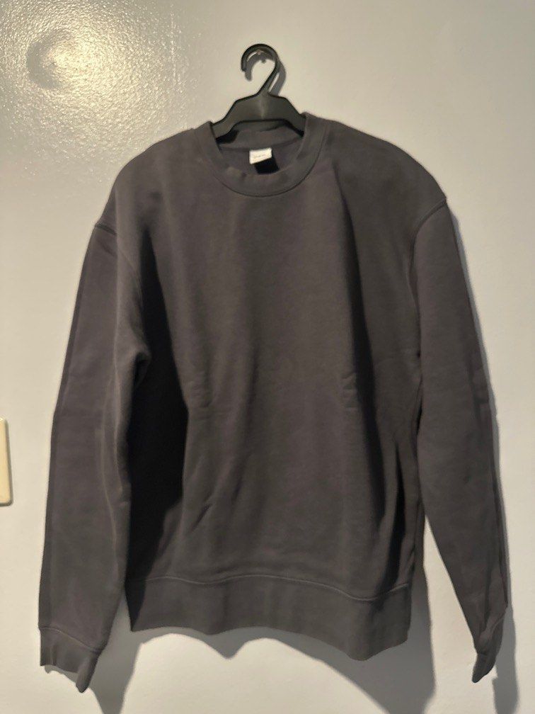 Zara Sweater (Category: Longsleeves) located in Cainta. Submitted by annebc (Listing ID 1377756528, Image 3). Description: Dark Gray Size Medium (Oversized).