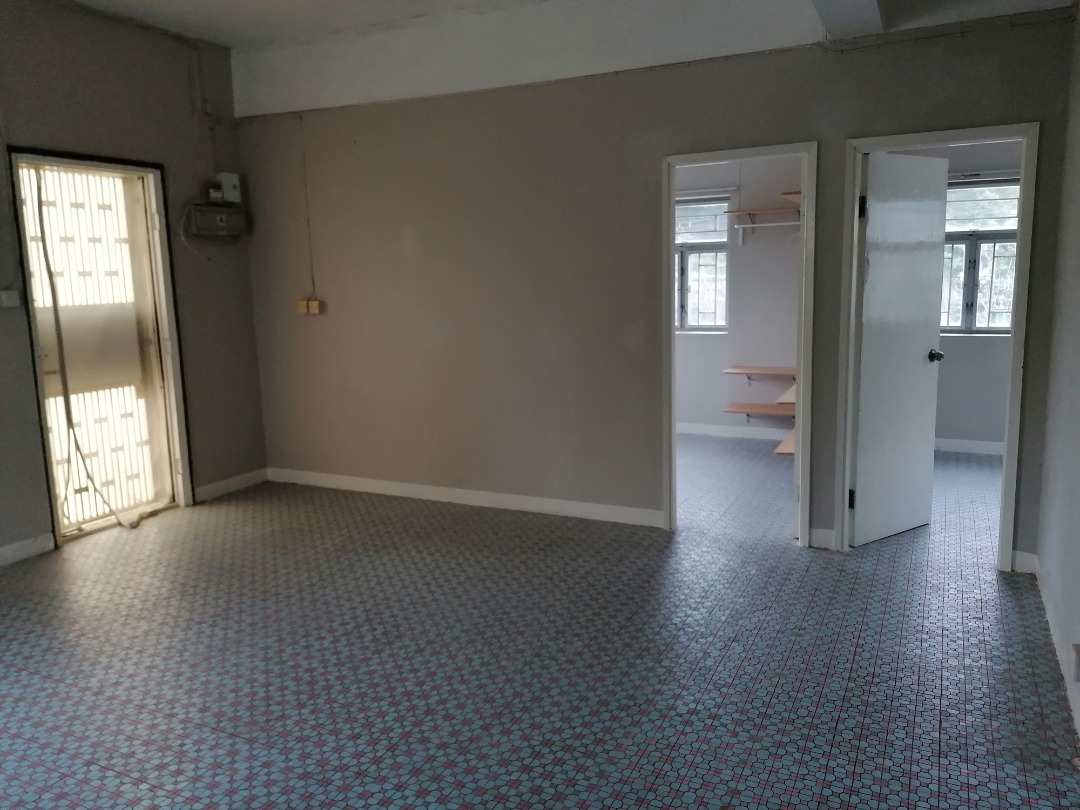 700呎 村屋 1/F 連天台 一車位 (不要車位$10000租)63438432469507112