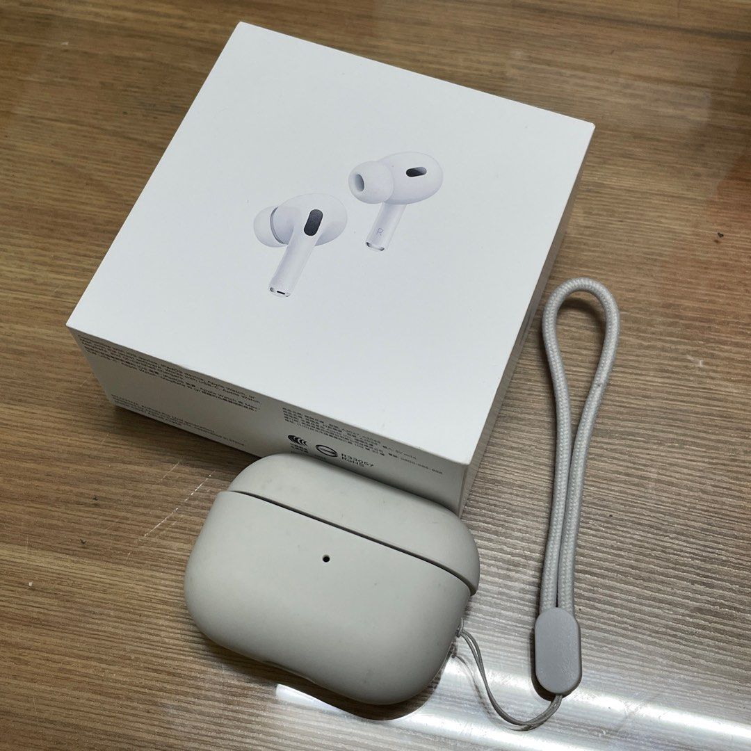 由 wuuuu33 (刊登 ID 1372980627，圖片 1) 提交，位於 新北市 (New Taipei) 的 蘋果原廠 Apple AirPods Pro 2代 USB-C版 藍芽耳機 A3047 (類別：耳機)，說明：2025/03購買，蘋果原廠 內容如圖所示，附贈無印良品保護殼 可看細節圖。