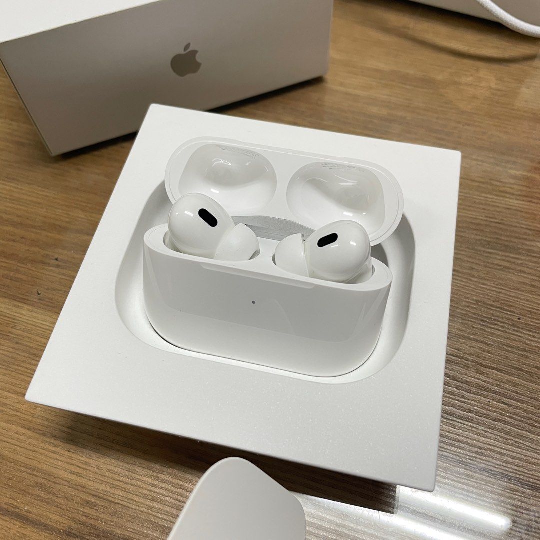 由 wuuuu33 (刊登 ID 1372980627，圖片 3) 提交，位於 新北市 (New Taipei) 的 蘋果原廠 Apple AirPods Pro 2代 USB-C版 藍芽耳機 A3047 (類別：耳機)，說明：2025/03購買，蘋果原廠 內容如圖所示，附贈無印良品保護殼 可看細節圖。