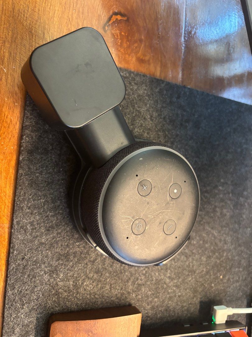 Amazon Echo Dot 3rd Gen with Wall Mount (Category: Portable Audio Accessories) located in Daraga. Submitted by freitzdrei (Listing ID 1372908984, Image 1). Description: .