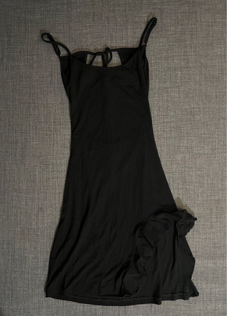 Black Dress with Ruffled Slit (Category: Dresses) located in Taguig. Submitted by quin21 (Listing ID 1372986926, Image 2). Description: .